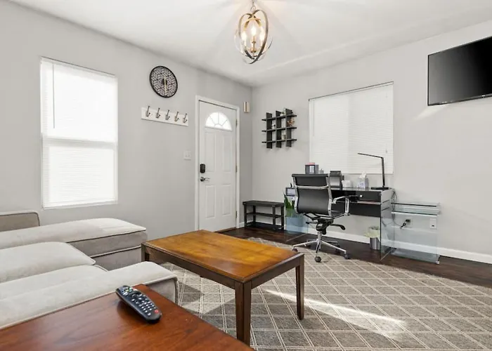 Holiday home On Duryea - Cozy 1bd In The Heights *