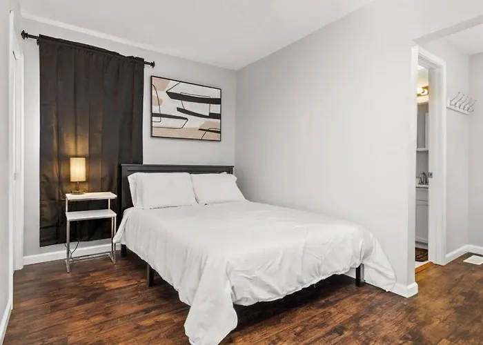 Holiday home On Duryea - Cozy 1bd In The Heights