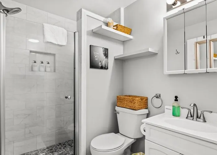 On Duryea - Cozy 1bd In The Heights *
