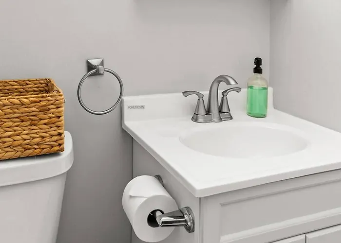 Holiday home On Duryea - Cozy 1bd In The Heights *